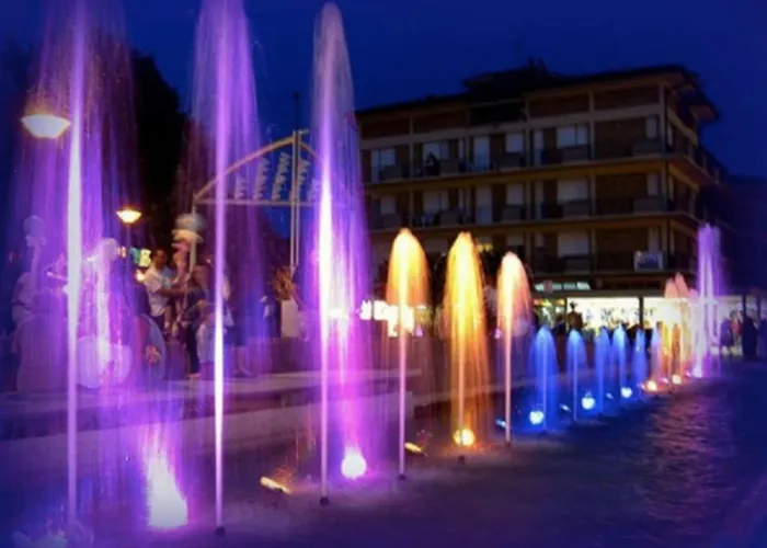 Bright With Outdoor Pool 比比翁