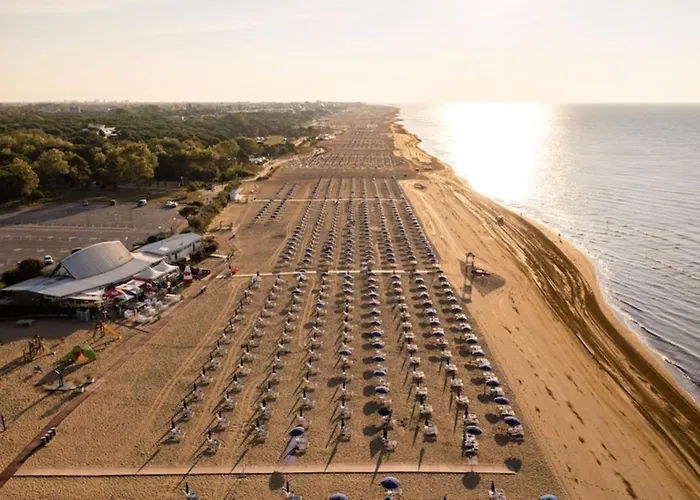 Bright With Outdoor Pool Apartman *